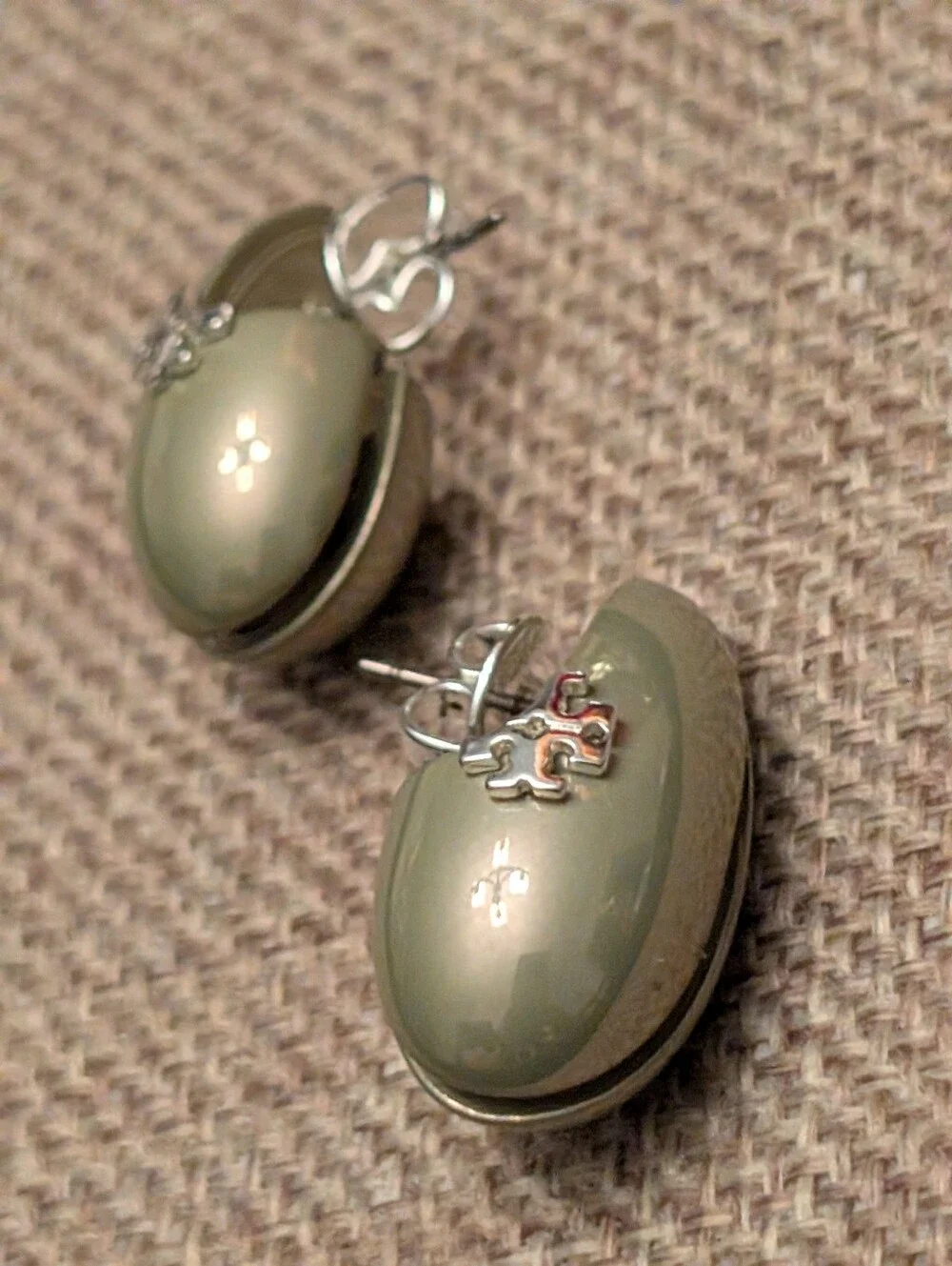 TORY BURCH Small Wave Logo Earrings In Green